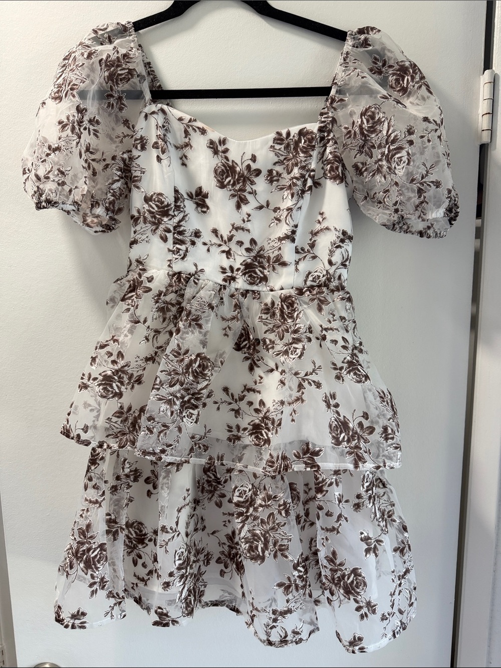 NWT Francesca’s Brown and White Puff Sleeve Tiered Dress Size Small